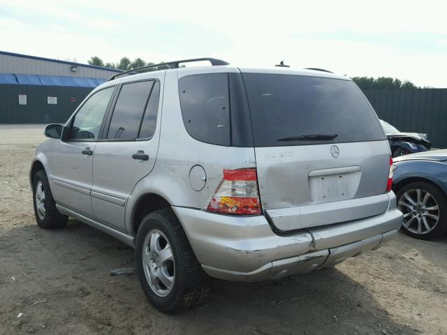 4JGAB54E72A297455 - 2002 MERCEDES-BENZ ML 320 SILVER photo 3