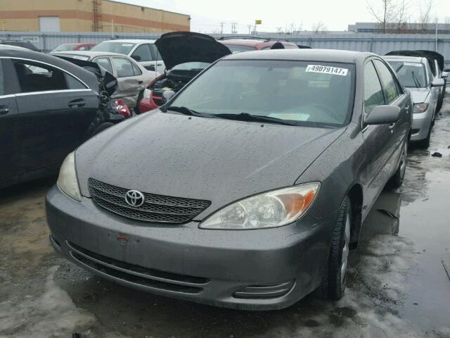 JTDBE32K630207538 - 2003 TOYOTA CAMRY LE GRAY photo 2