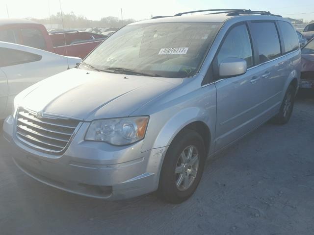 2A8HR54P88R682018 - 2008 CHRYSLER TOWN & COU SILVER photo 2