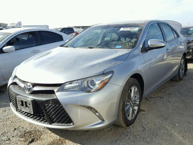 4T1BF1FKXGU181192 - 2016 TOYOTA CAMRY LE SILVER photo 2