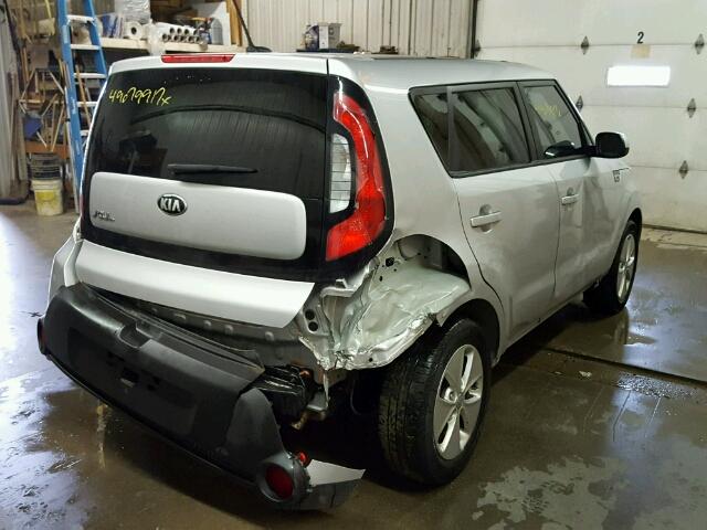 KNDJN2A21F7775733 - 2015 KIA SOUL SILVER photo 4