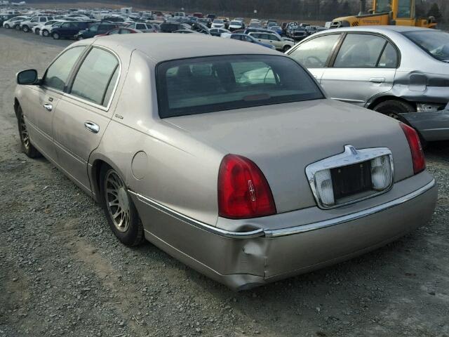 1LNHM82W11Y630034 - 2001 LINCOLN TOWN CAR S BEIGE photo 3