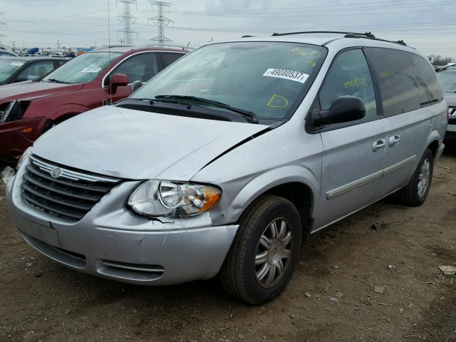 2C4GP54L55R530912 - 2005 CHRYSLER TOWN & COU SILVER photo 2