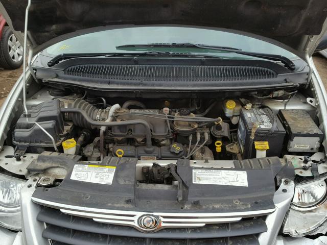 2C4GP54L55R530912 - 2005 CHRYSLER TOWN & COU SILVER photo 7