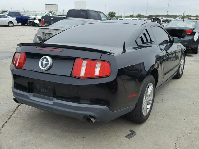 1ZVBP8AM2B5135360 - 2011 FORD MUSTANG BLACK photo 4