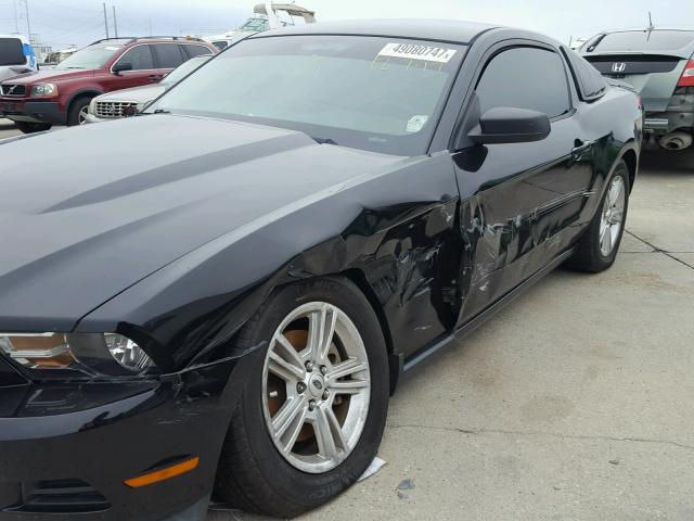 1ZVBP8AM2B5135360 - 2011 FORD MUSTANG BLACK photo 9