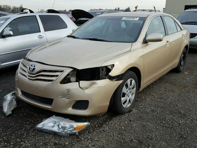 4T1BF3EKXBU204072 - 2011 TOYOTA CAMRY BASE GOLD photo 2
