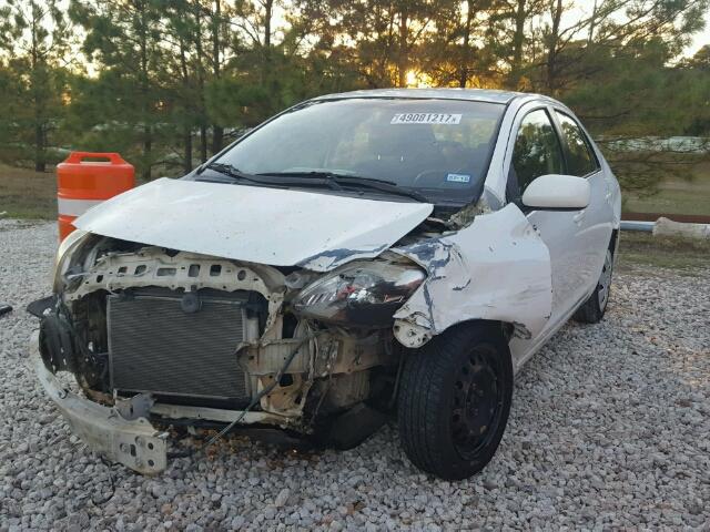 JTDBT923571161542 - 2007 TOYOTA YARIS WHITE photo 2