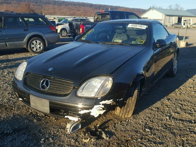 WDBKK47F4YF168560 - 2000 MERCEDES-BENZ SLK 230 KO BLACK photo 2