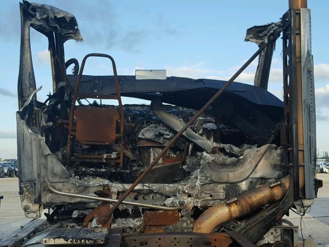 1FUBGADV5CSBD2025 - 2012 FREIGHTLINER CASCADIA 1 WHITE photo 9