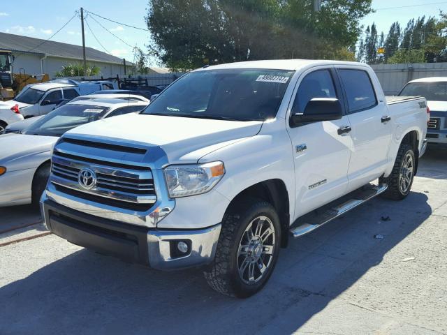 5TFDW5F15GX531953 - 2016 TOYOTA TUNDRA CRE WHITE photo 2