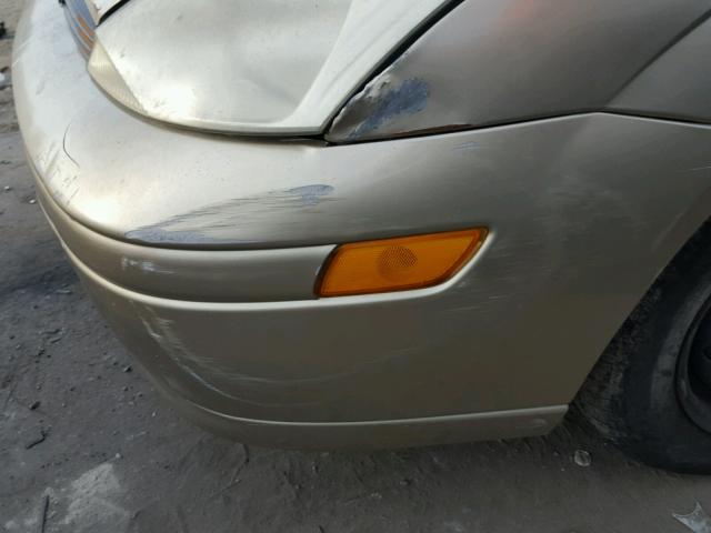 1FAFP33P21W152401 - 2001 FORD FOCUS LX GOLD photo 10