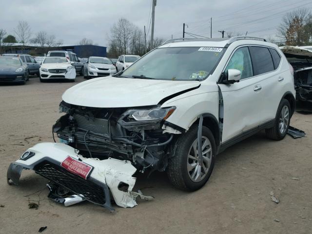 5N1AT2MV2FC762195 - 2015 NISSAN ROGUE S WHITE photo 2