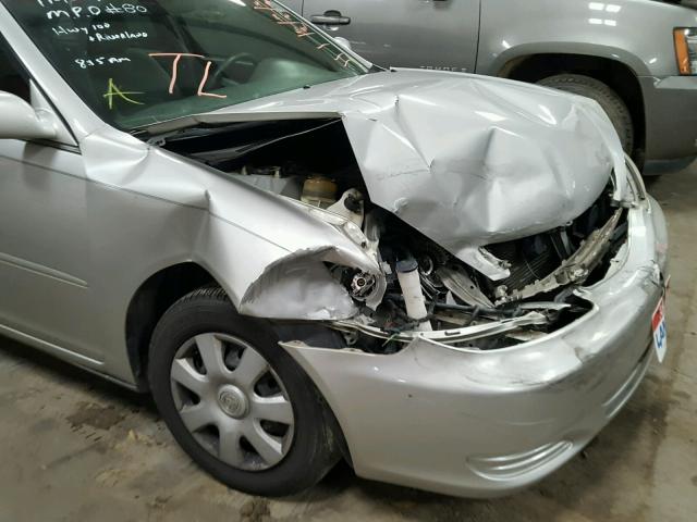 4T1BE32K23U694435 - 2003 TOYOTA CAMRY LE ვერცხლისფერი ფოტო 9