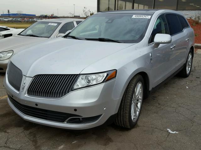 2LMHJ5AT9DBL58062 - 2013 LINCOLN MKT SILVER photo 2