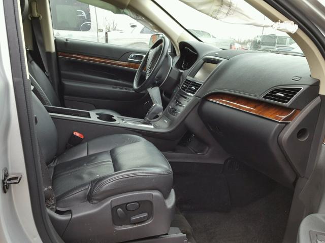 2LMHJ5AT9DBL58062 - 2013 LINCOLN MKT SILVER photo 5