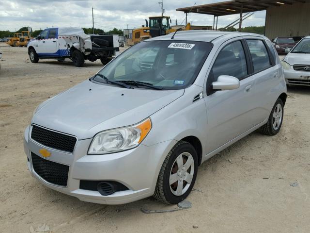 KL1TD6DE6BB131717 - 2011 CHEVROLET AVEO LS SILVER photo 2