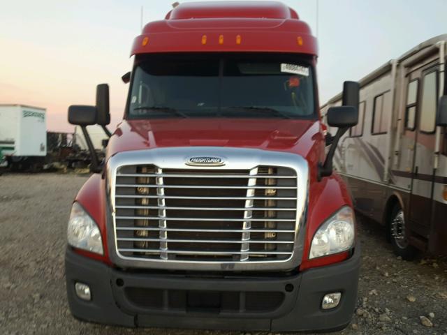 1FUJGLBG8CSBK4968 - 2012 FREIGHTLINER CASCADIA 1 RED photo 7