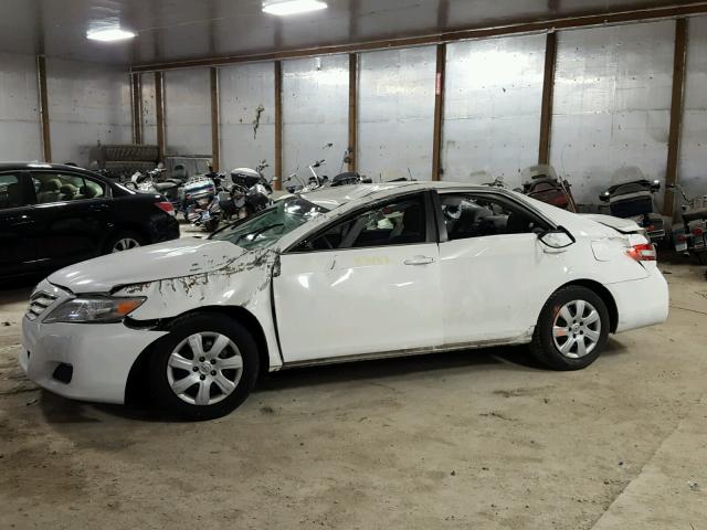 4T1BF3EK0BU660226 - 2011 TOYOTA CAMRY BASE WHITE photo 9