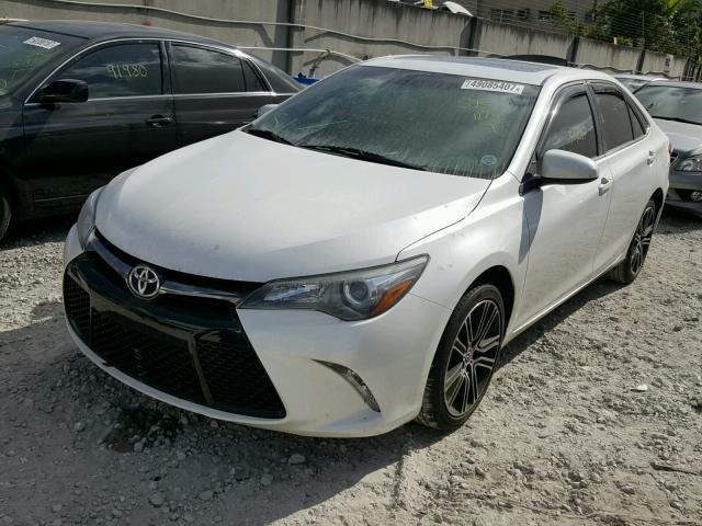 4T1BF1FK9GU999447 - 2016 TOYOTA CAMRY LE WHITE photo 2