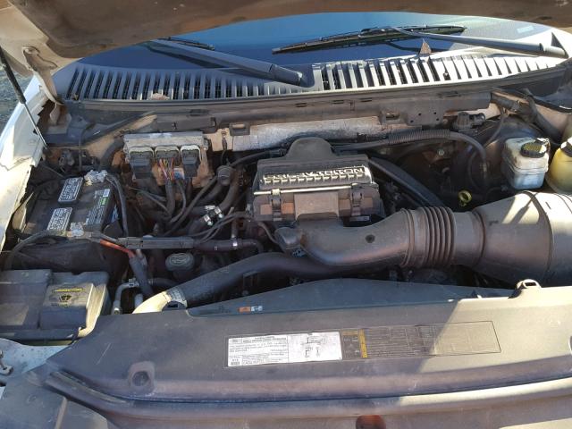 5LMFU28516LJ17192 - 2006 LINCOLN NAVIGATOR Biały zdjęcie 7