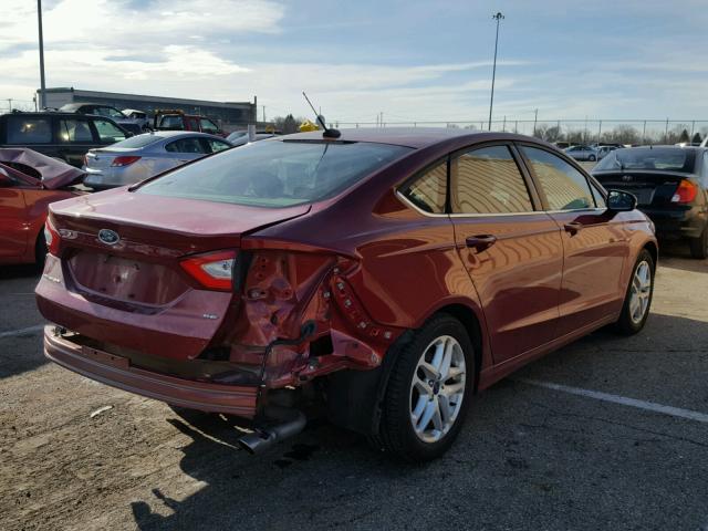 3FA6P0H72FR180121 - 2015 FORD FUSION SE RED photo 4