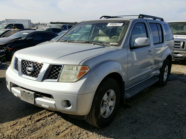 5N1AR18W76C619173 - 2006 NISSAN PATHFINDER SILVER photo 2