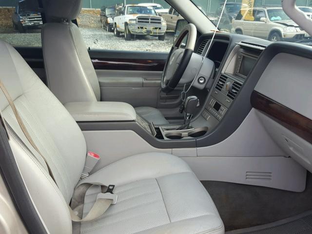 5LMEU88H04ZJ05375 - 2004 LINCOLN AVIATOR 银色 照片 5