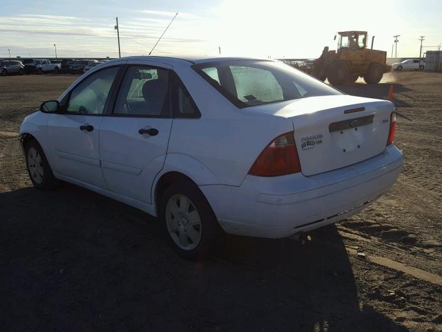 1FAFP34N56W126072 - 2006 FORD FOCUS ZX4 WHITE photo 3