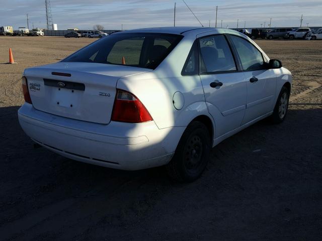 1FAFP34N56W126072 - 2006 FORD FOCUS ZX4 WHITE photo 4