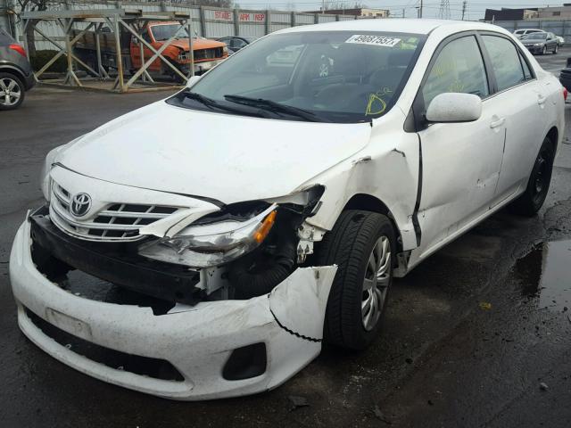 2T1BU4EE4DC050081 - 2013 TOYOTA COROLLA BA WHITE photo 2