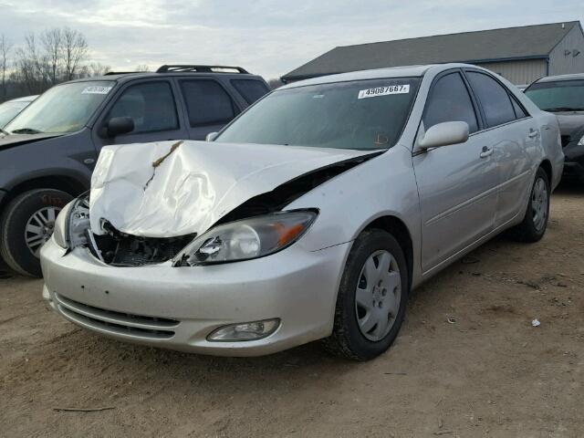 4T1BE32K84U912590 - 2004 TOYOTA CAMRY LE SILVER photo 2
