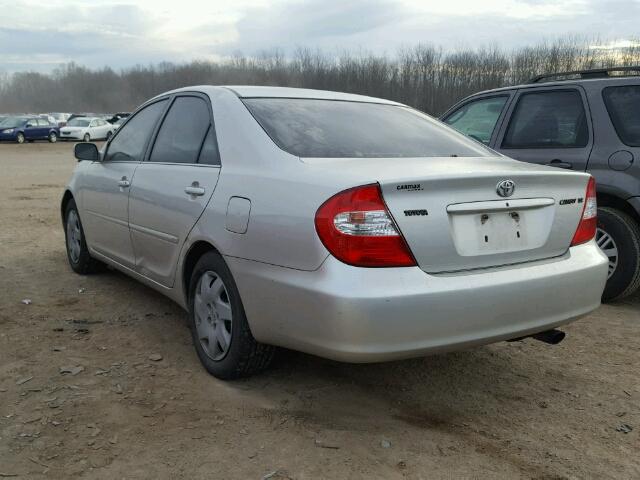 4T1BE32K84U912590 - 2004 TOYOTA CAMRY LE ვერცხლისფერი ფოტო 3