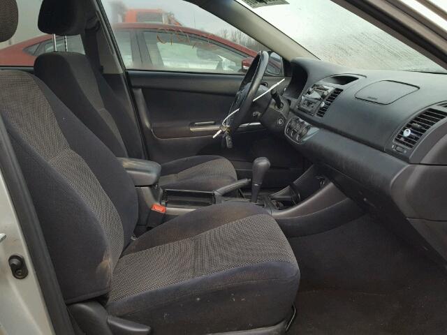 4T1BE32K84U912590 - 2004 TOYOTA CAMRY LE ვერცხლისფერი ფოტო 5