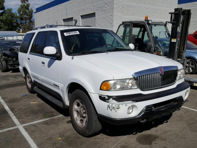5LMPU28LXWLJ41820 - 1998 LINCOLN NAVIGATOR Biały zdjęcie 1