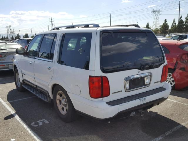 5LMPU28LXWLJ41820 - 1998 LINCOLN NAVIGATOR Biały zdjęcie 3