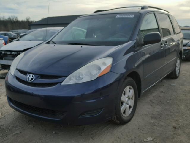 5TDZK23C57S001364 - 2007 TOYOTA SIENNA CE BLUE photo 2