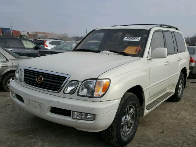 JTJHT00W613510848 - 2001 LEXUS LX 470 CREAM photo 2