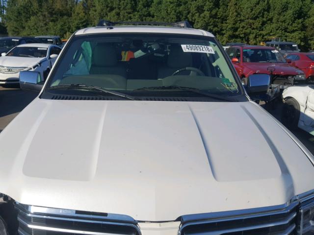 5LMJJ2HT2FEJ06272 - 2015 LINCOLN NAVIGATOR Biały zdjęcie 7