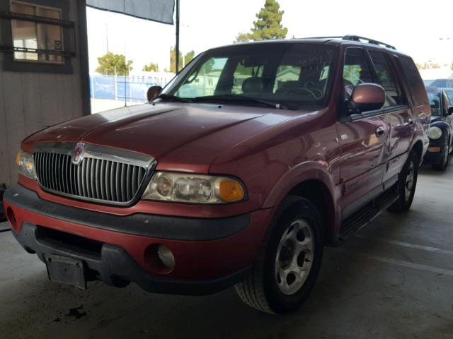 5LMEU27L1WLJ04616 - 1998 LINCOLN NAVIGATOR Czerwony zdjęcie 2