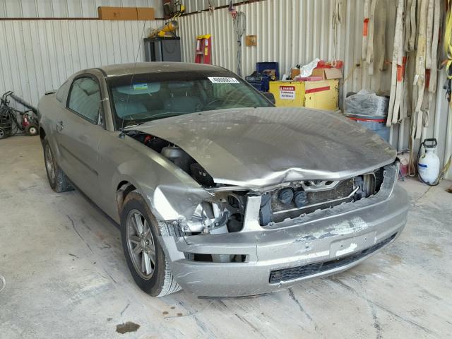 1ZVHT80N485108105 - 2008 FORD MUSTANG SILVER photo 1