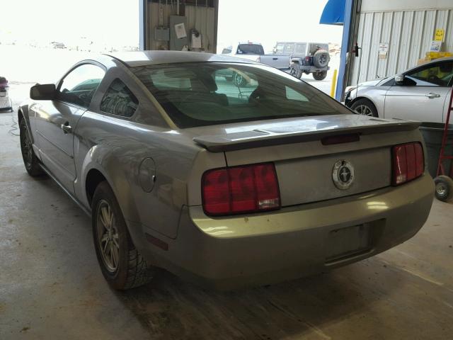 1ZVHT80N485108105 - 2008 FORD MUSTANG SILVER photo 3