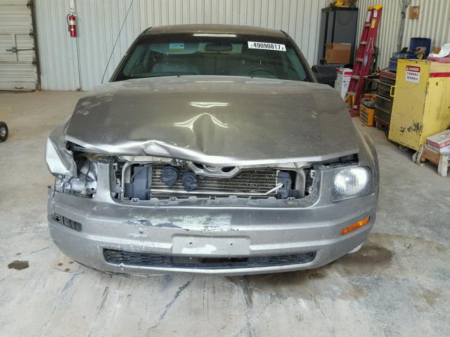 1ZVHT80N485108105 - 2008 FORD MUSTANG SILVER photo 9