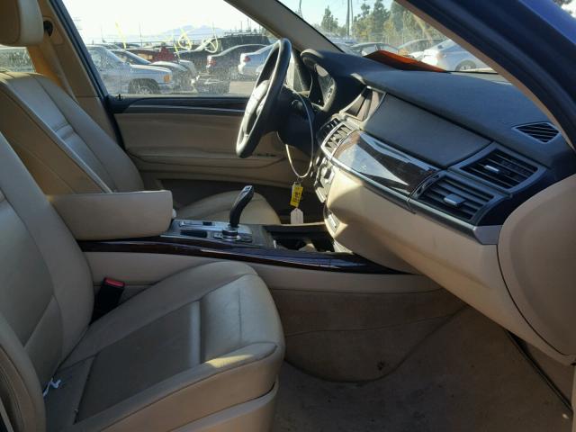 5UXZV4C57CL755820 - 2012 BMW X5 XDRIVE3 Blau Foto 5