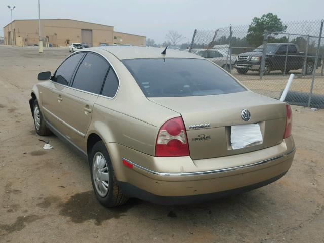 WVWMD63B43P267983 - 2003 VOLKSWAGEN PASSAT GL GOLD photo 3