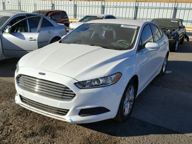 3FA6P0H75GR166215 - 2016 FORD FUSION SE WHITE photo 2