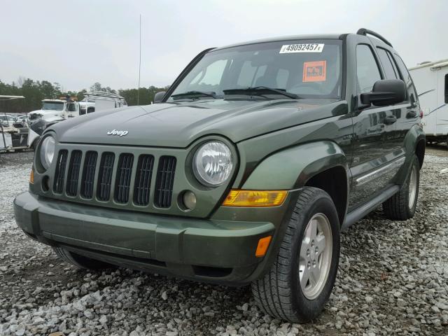 1J4GK48K76W215431 - 2006 JEEP LIBERTY SP GREEN photo 2