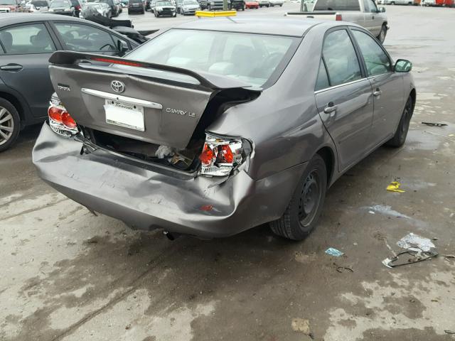 4T1BE32K45U624860 - 2005 TOYOTA CAMRY LE ნაცრისფერი ფოტო 4