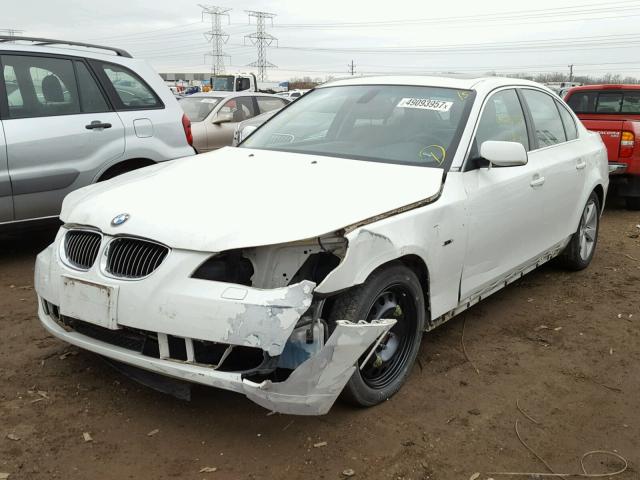 WBANV13508CZ60088 - 2008 BMW 528 XI WHITE photo 2