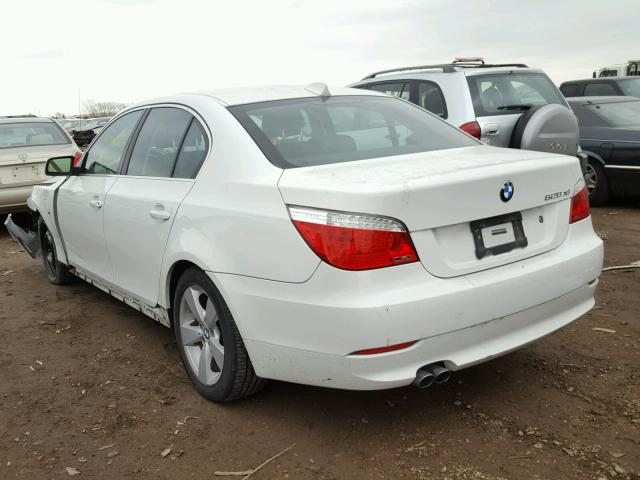 WBANV13508CZ60088 - 2008 BMW 528 XI WHITE photo 3